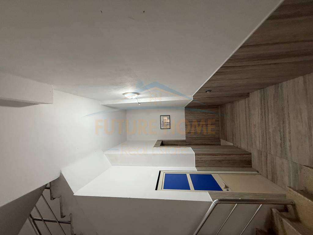 Shitet, Apartament 2+1, Muzeu i Deshmoreve, Durrës