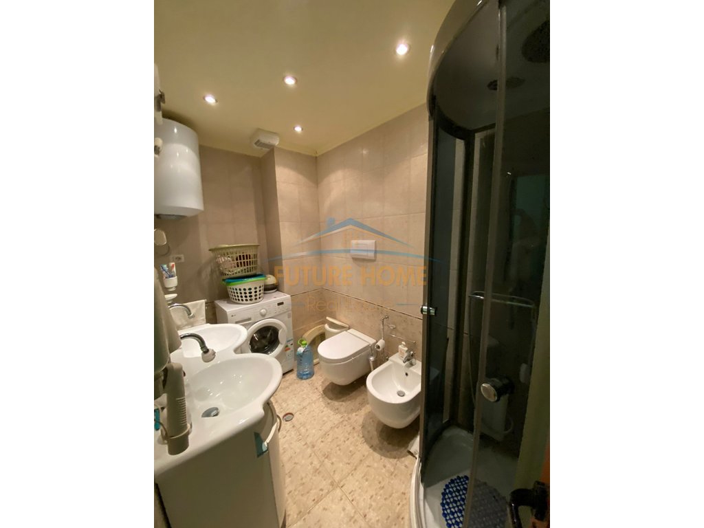 Shitet, Apartament 2+1+Post Parkimi, Golem.