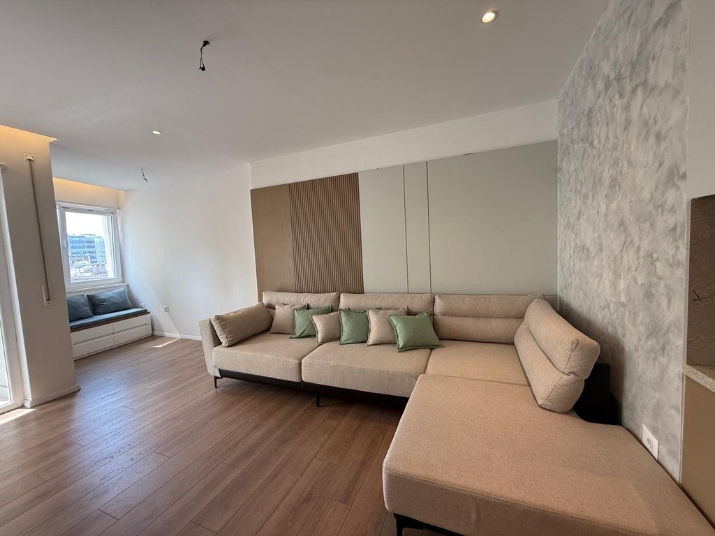 Shitet, Apartament 2+1, Qender, Tiranë