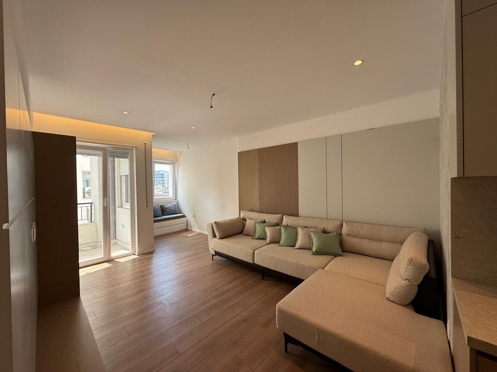 Shitet, Apartament 2+1, Qender, Tiranë