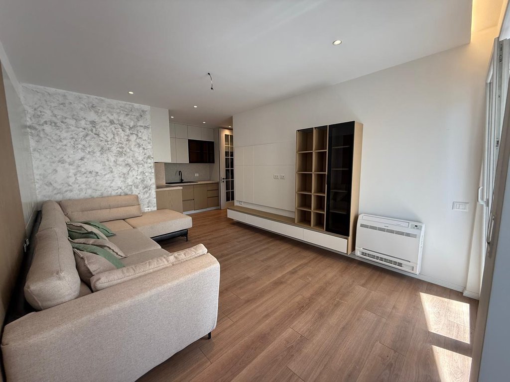 Shitet, Apartament 2+1, Qender, Tiranë