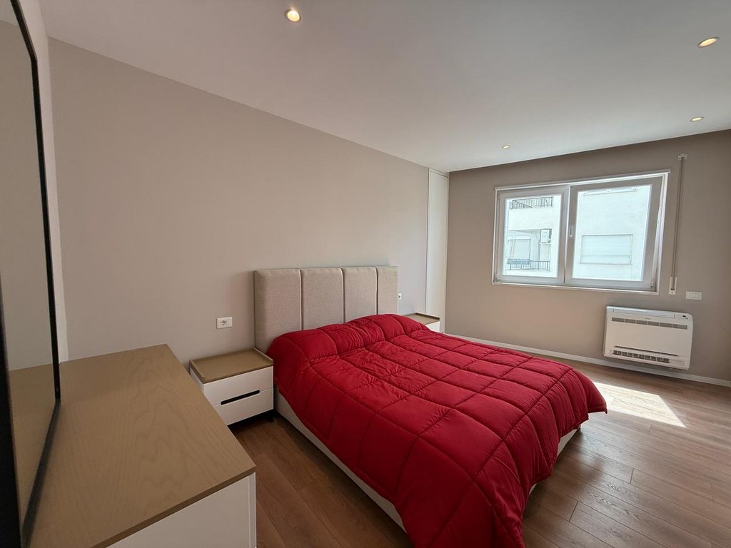 Shitet, Apartament 2+1, Qender, Tiranë