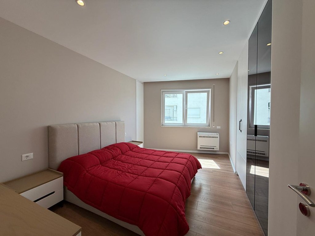 Shitet, Apartament 2+1, Qender, Tiranë