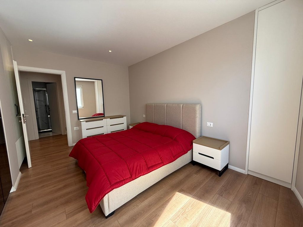 Shitet, Apartament 2+1, Qender, Tiranë