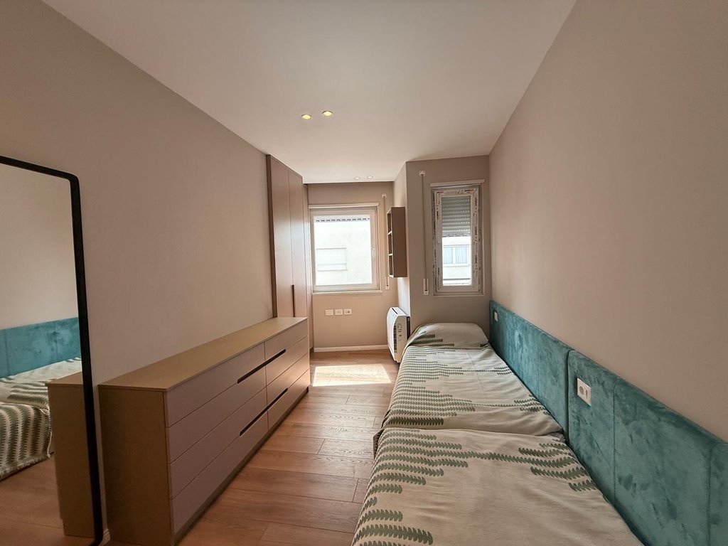Shitet, Apartament 2+1, Qender, Tiranë
