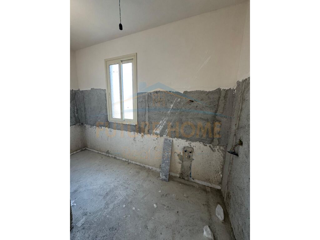 Shitet Apartament 2 +1, Qerret,Kavaje