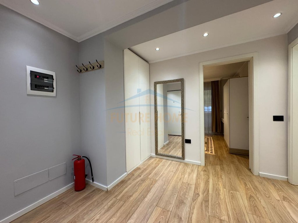 Shitet, Apartament 2+1, Rruga Mine Peza, Tiranë.