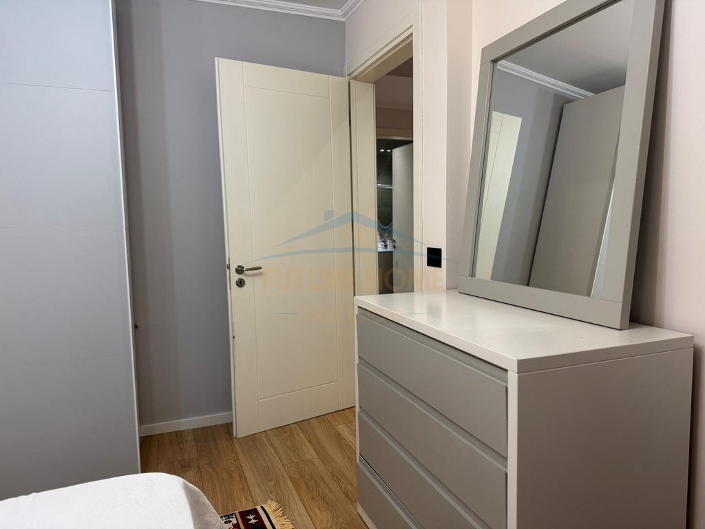 Shitet, Apartament 2+1, Rruga Mine Peza, Tiranë.
