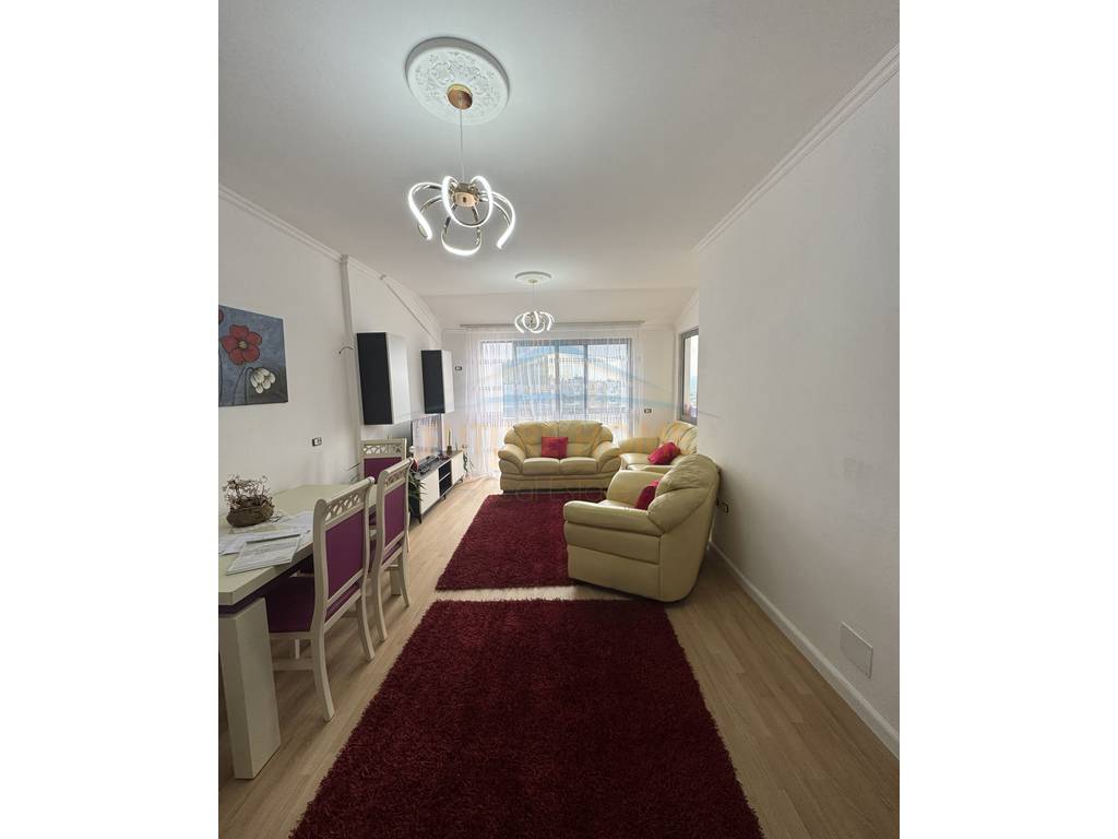 Shitet, Apartament 2+1, Rruga Thesarit, Fresk