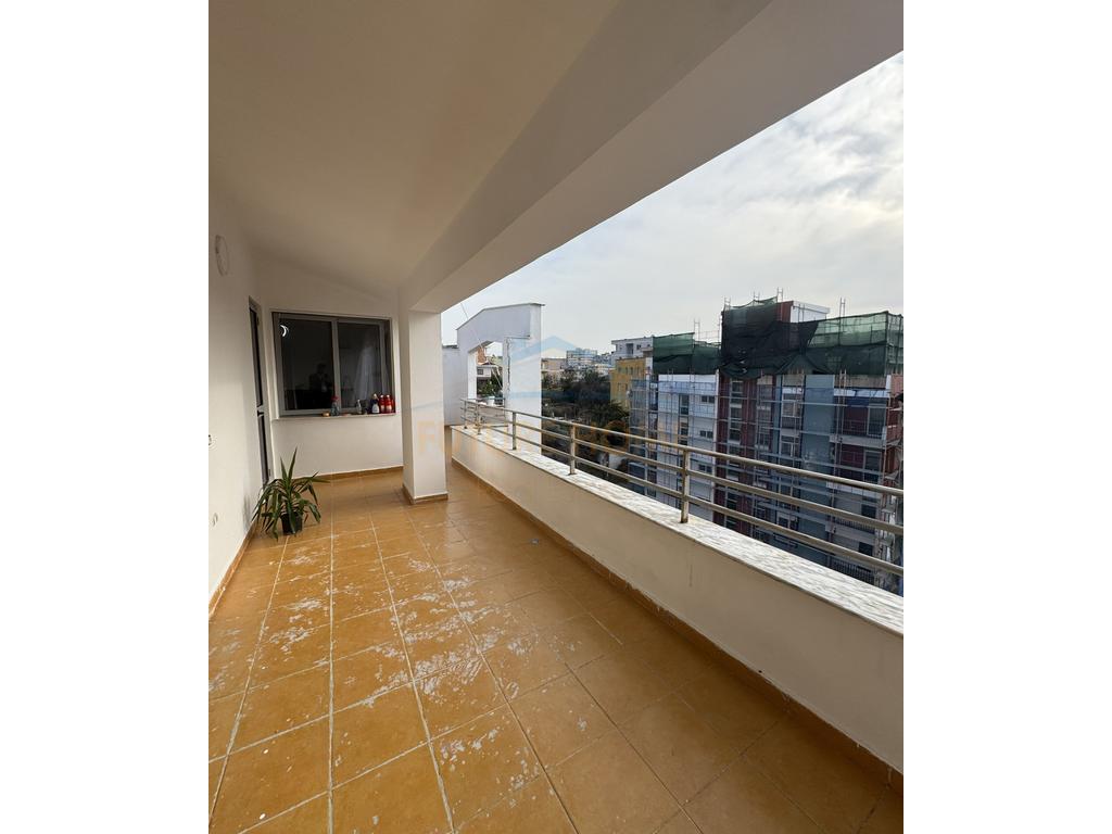 Shitet, Apartament 2+1, Rruga Thesarit, Fresk