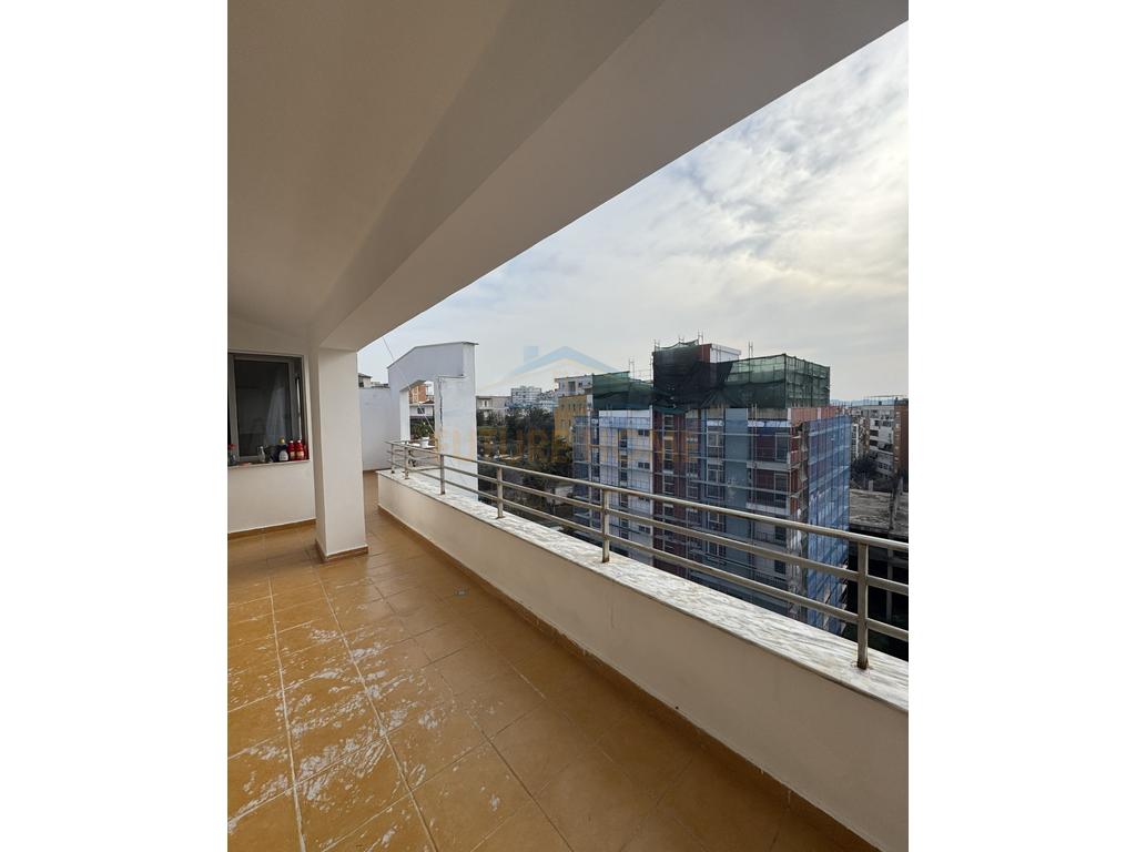 Shitet, Apartament 2+1, Rruga Thesarit, Fresk