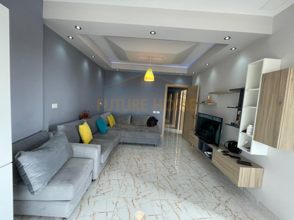 Shitet, Apartament 2+1+Verande, Fresk, Tirane.