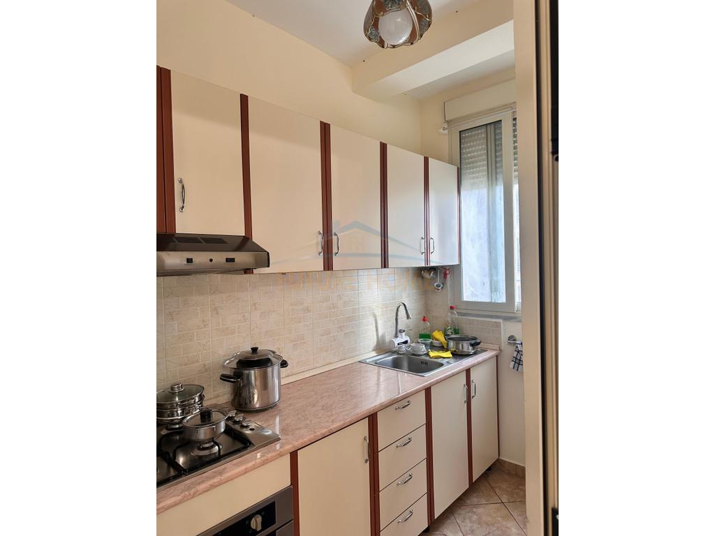 Shitet, Apartament 2+1 , Vila e Zogut, Durres