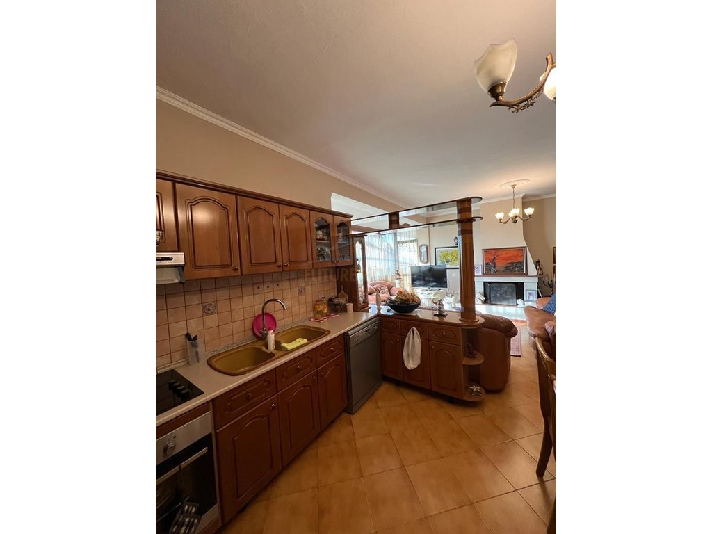 Shitet, Apartament 2+1, Zogu i Zi, Tirane