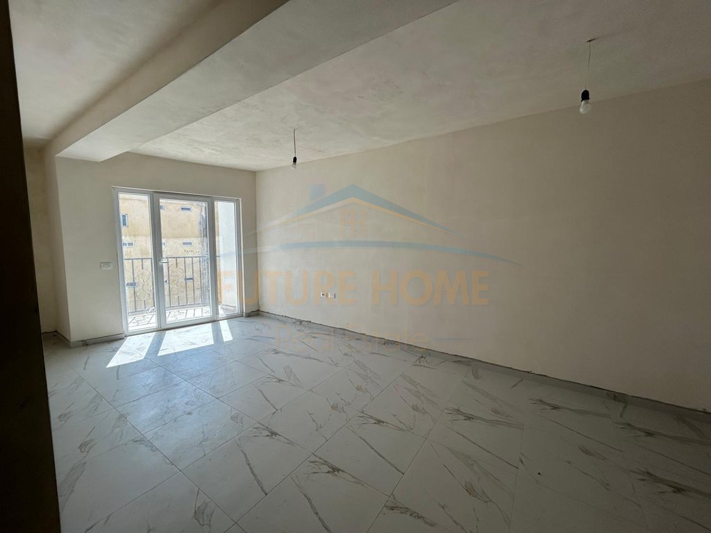 For sale, Apartment 2+2+2, Kavaje, Center.