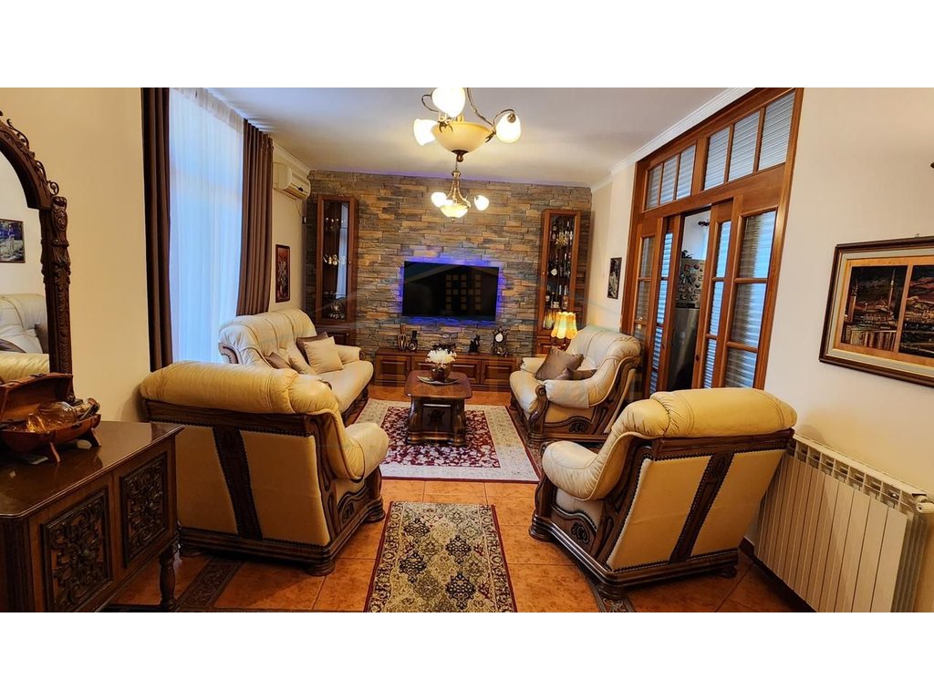 For sale, Apartment 3+1+2+2 Parking Spaces, Court, Durres