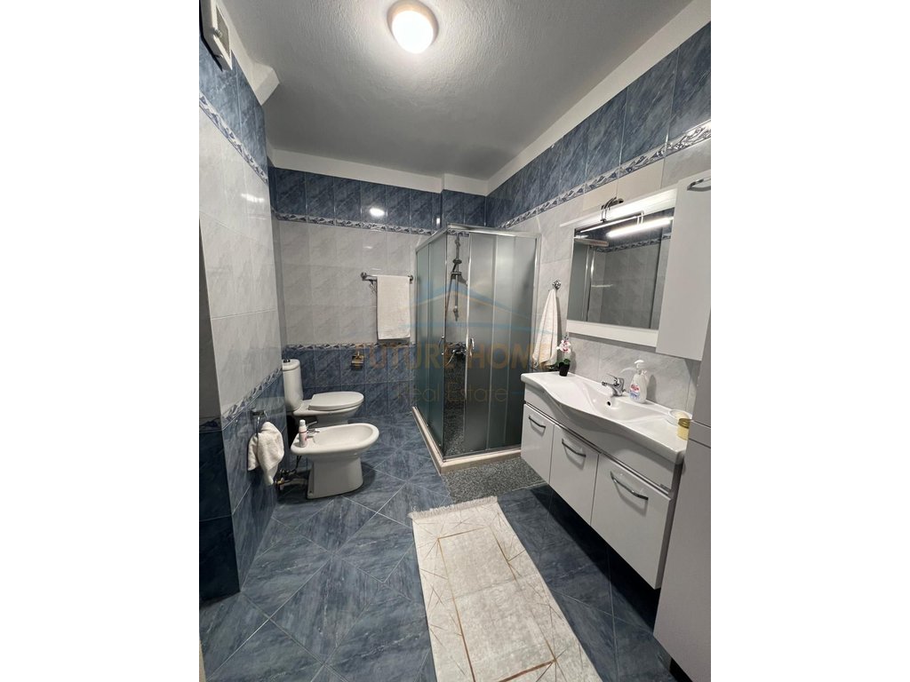 For sale, Apartment 3+1+2+2 Parking Spaces, Court, Durres