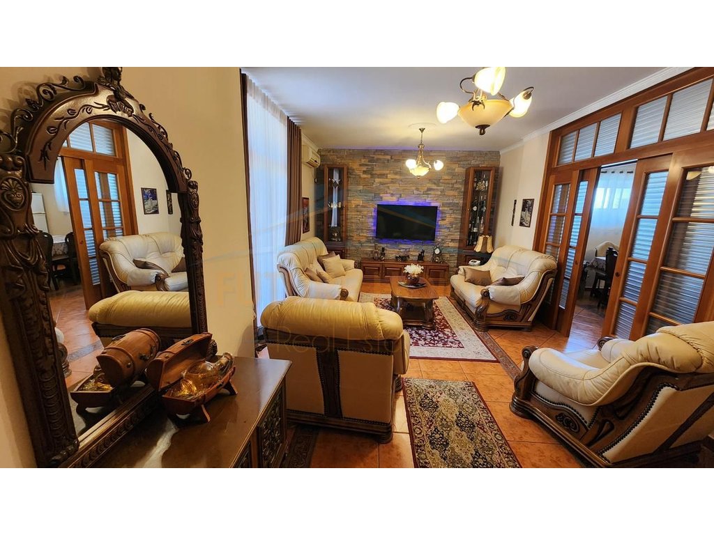 For sale, Apartment 3+1+2+2 Parking Spaces, Court, Durres