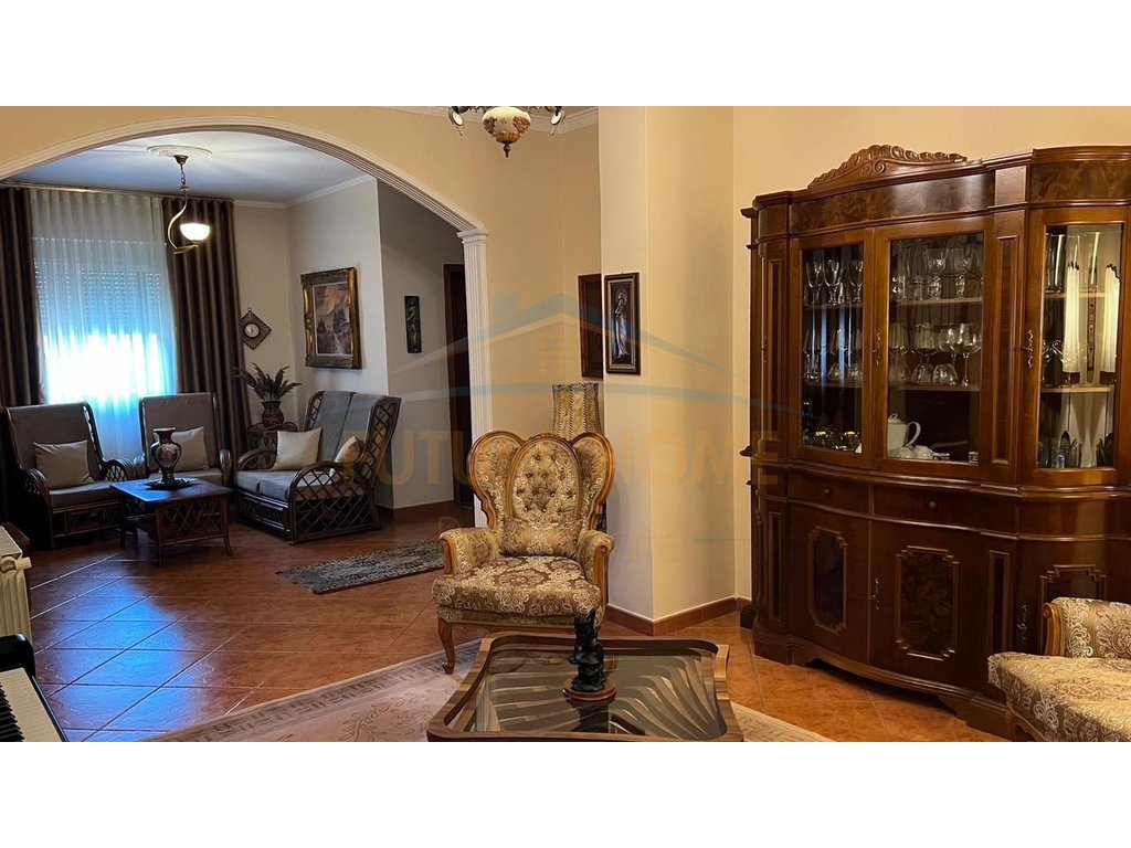 For sale, Apartment 3+1+2+2 Parking Spaces, Court, Durres
