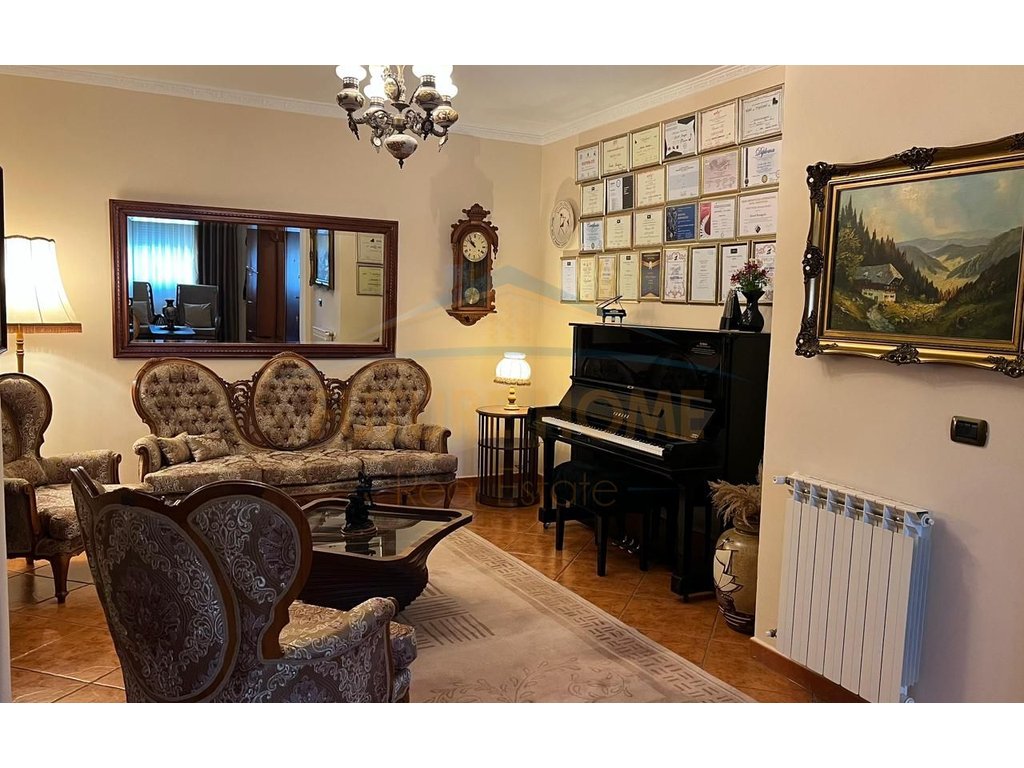 For sale, Apartment 3+1+2+2 Parking Spaces, Court, Durres