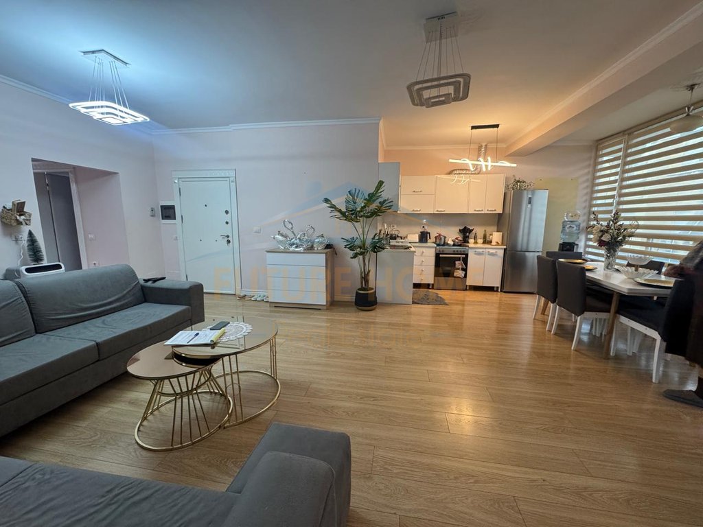 Shitet, Apartament 3+1+2, Kodra e Diellit