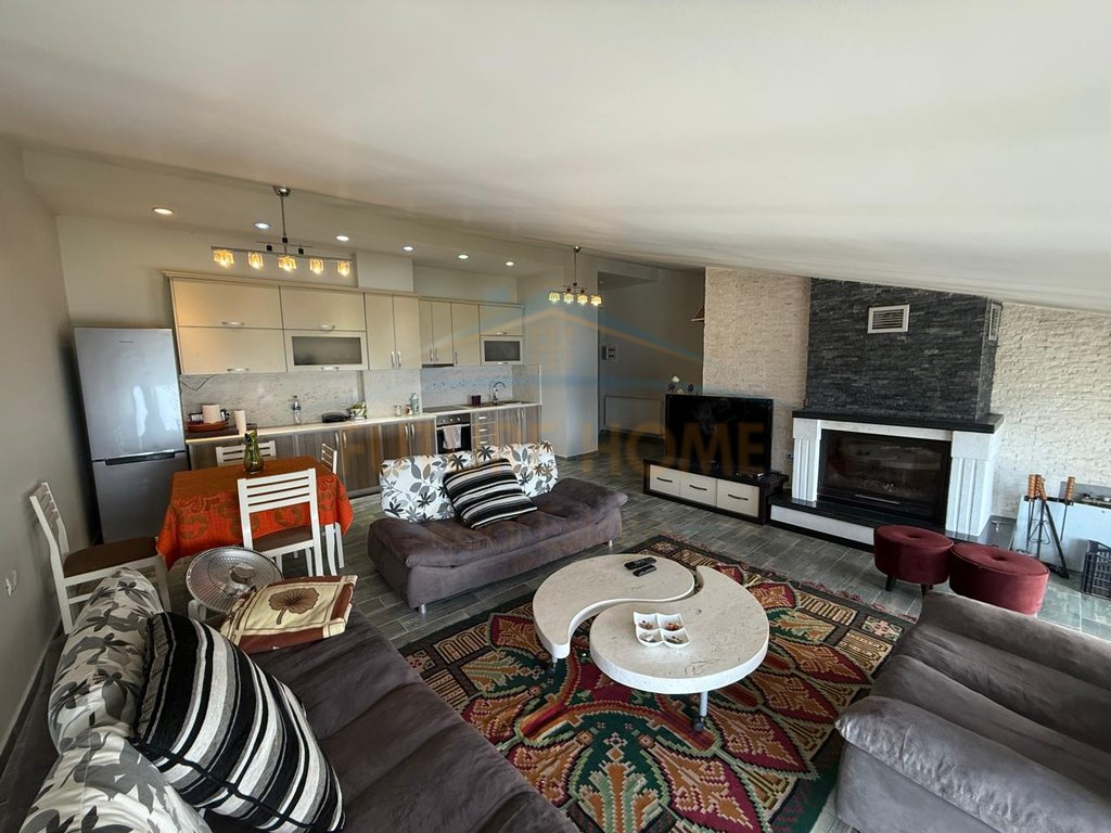 For sale, Apartment 3+1+2+Parking, 1 Maji, Pogradec.