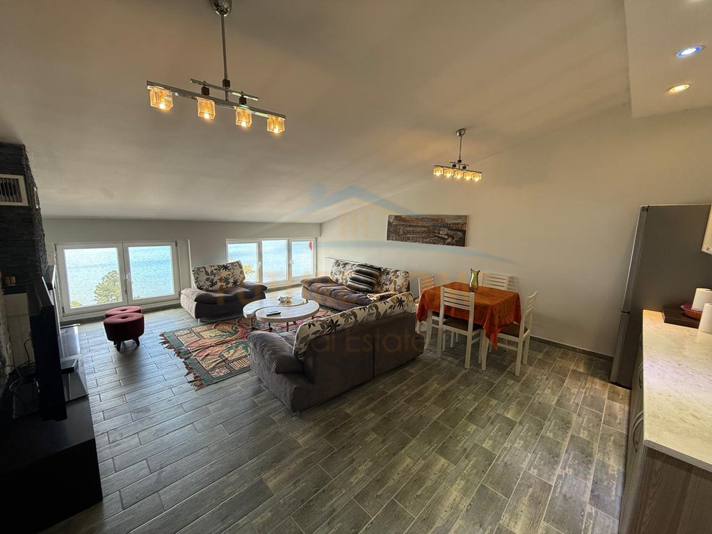 For sale, Apartment 3+1+2+Parking, 1 Maji, Pogradec.