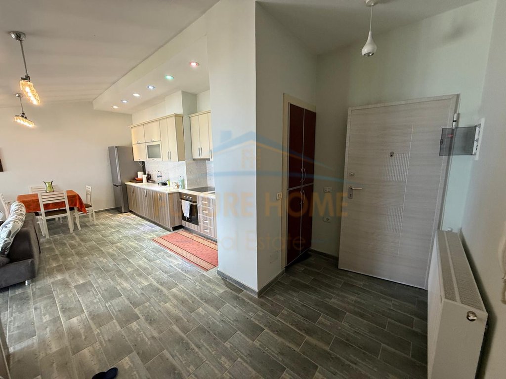 For sale, Apartment 3+1+2+Parking, 1 Maji, Pogradec.