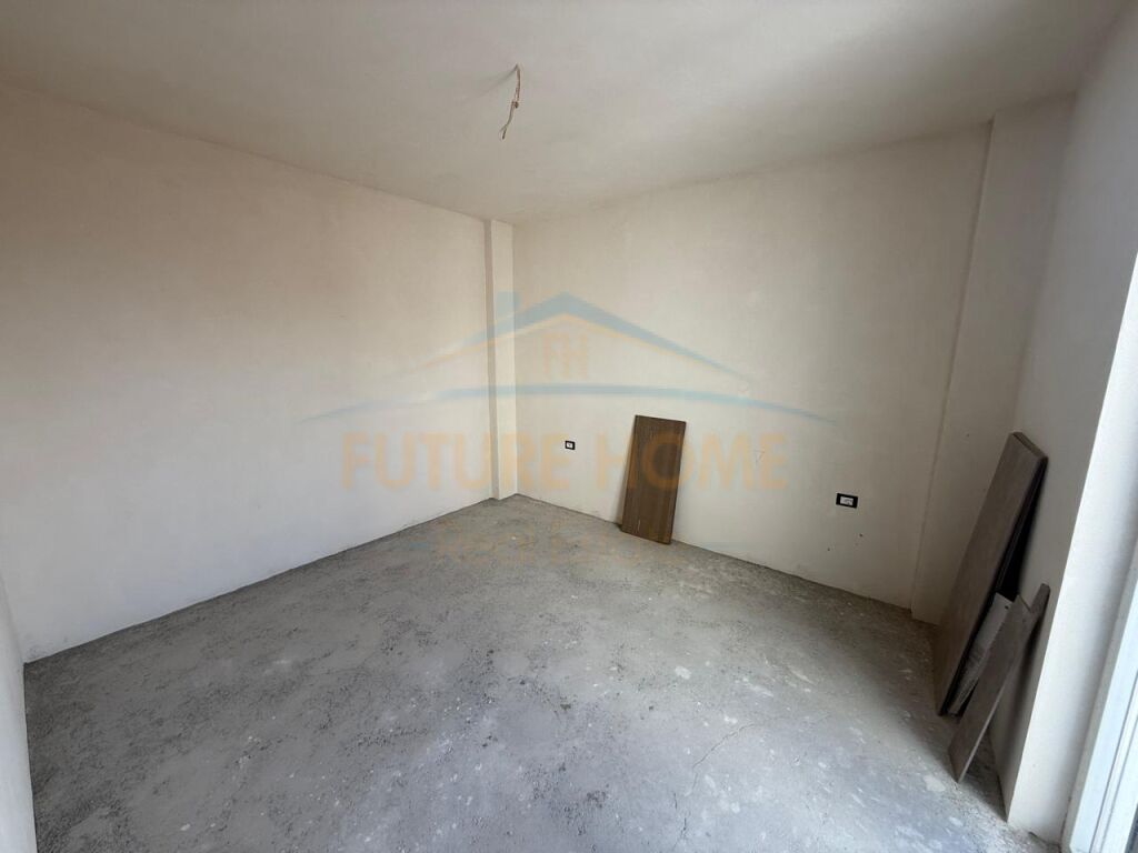 For Sale, Apartment 3+1+2 + Post-Parking, Neighborhood 2, Korça