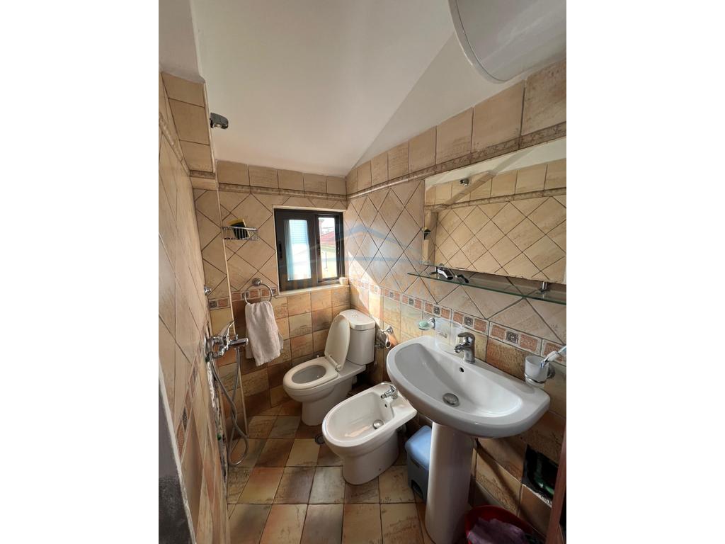 Shitet, Apartament 3+1+2+Post Parkimi, Ali Dem, Tirane.