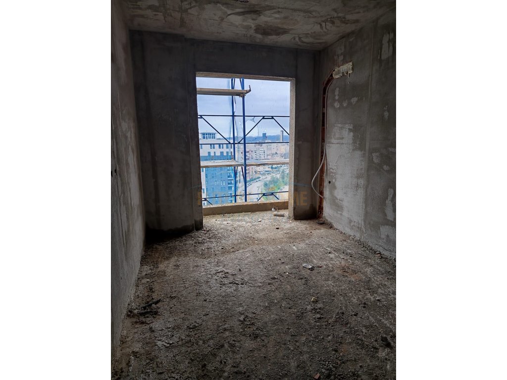 For sale, 2+1+2 apartment with parking space, New Boulevard, Tirana.