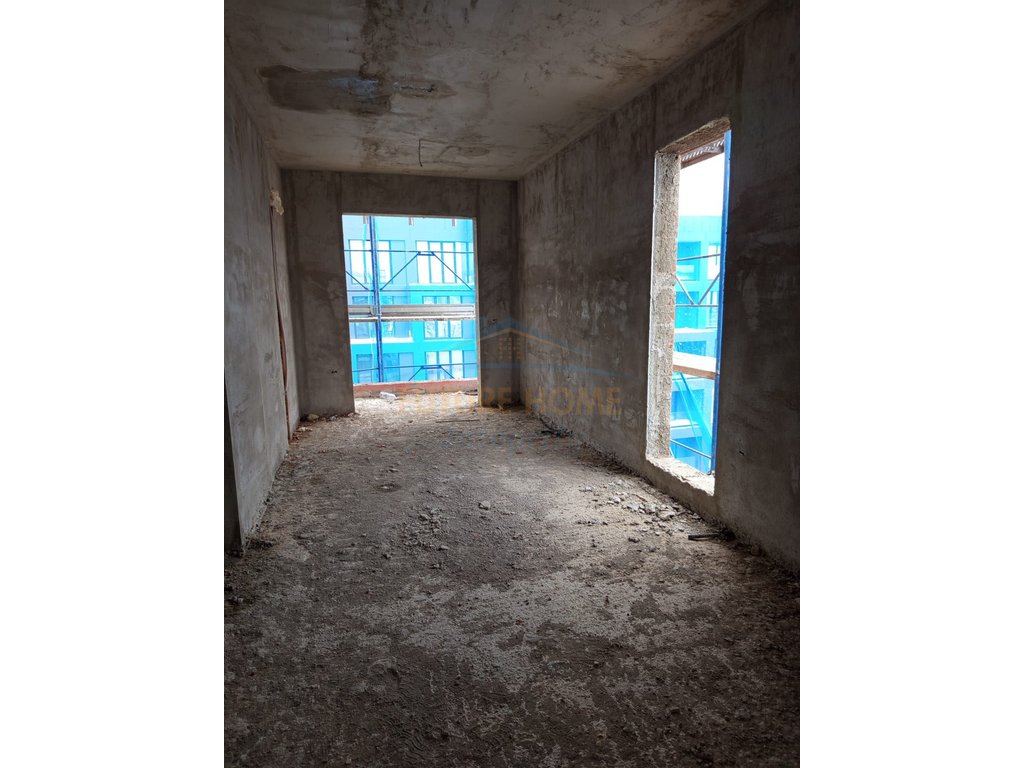 For sale, 2+1+2 apartment with parking space, New Boulevard, Tirana.
