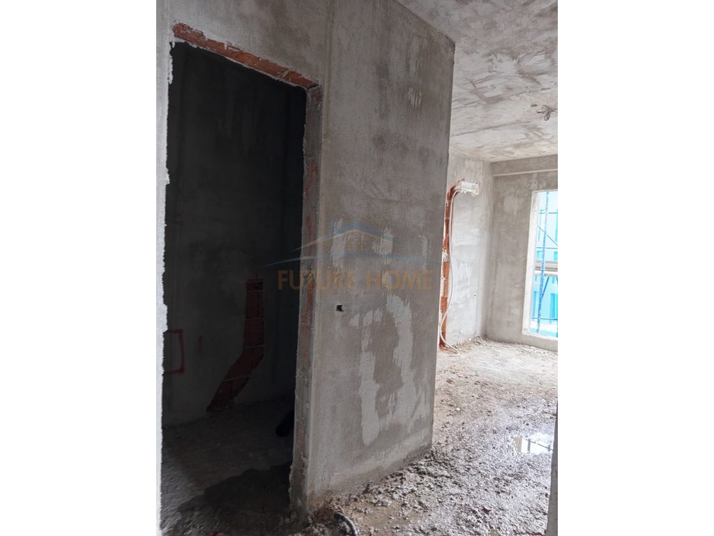 For sale, 2+1+2 apartment with parking space, New Boulevard, Tirana.