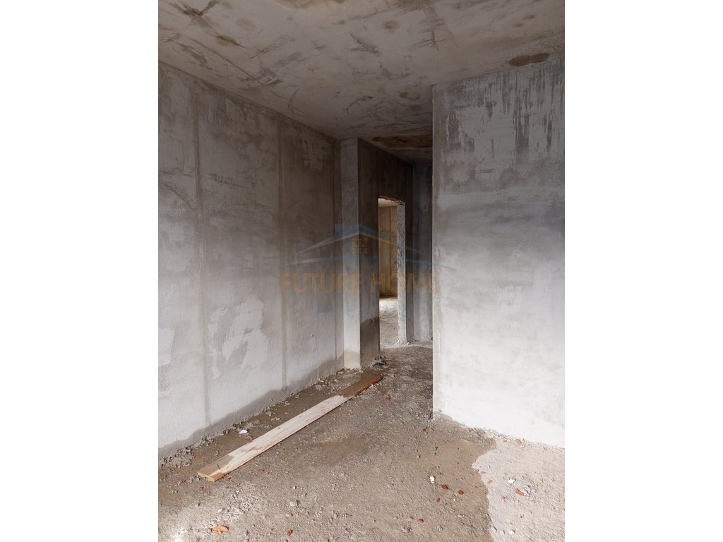 For sale, 2+1+2 apartment with parking space, New Boulevard, Tirana.