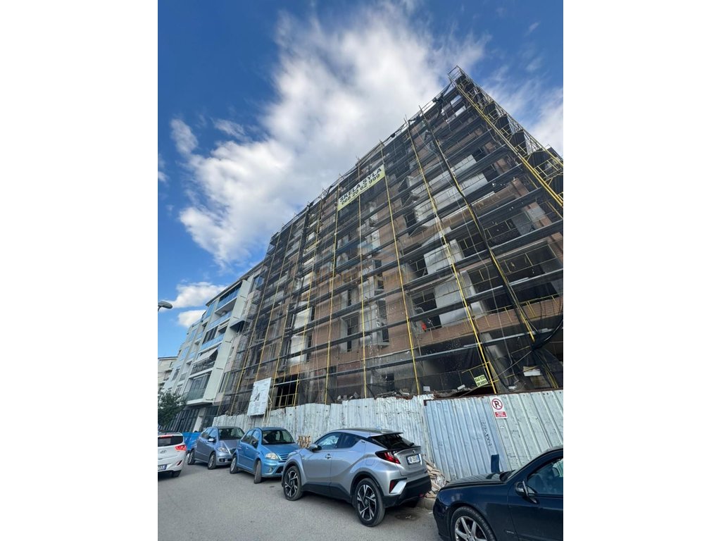 Shitet, Apartament 3+1+2+Post Parkimi, Liqeni i Thatë, Tiranë.