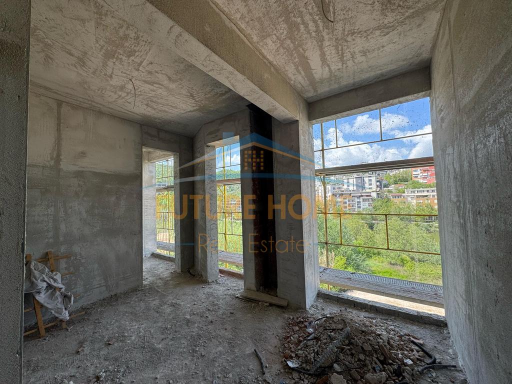 Shitet, Apartament 3+1+2+Post Parkimi, Liqeni i Thatë, Tiranë.