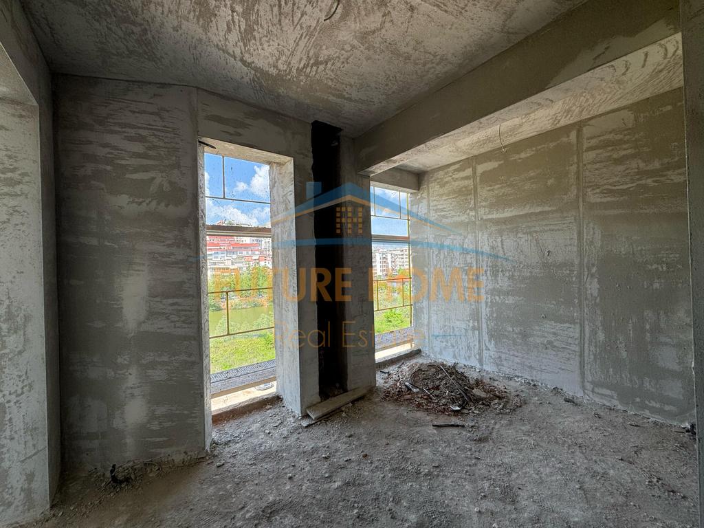 Shitet, Apartament 3+1+2+Post Parkimi, Liqeni i Thatë, Tiranë.