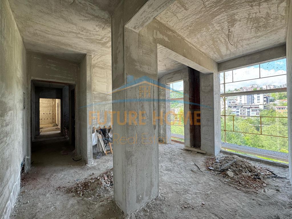 Shitet, Apartament 3+1+2+Post Parkimi, Liqeni i Thatë, Tiranë.