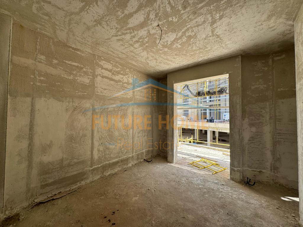 Shitet, Apartament 3+1+2+Post Parkimi, Liqeni i Thatë, Tiranë.