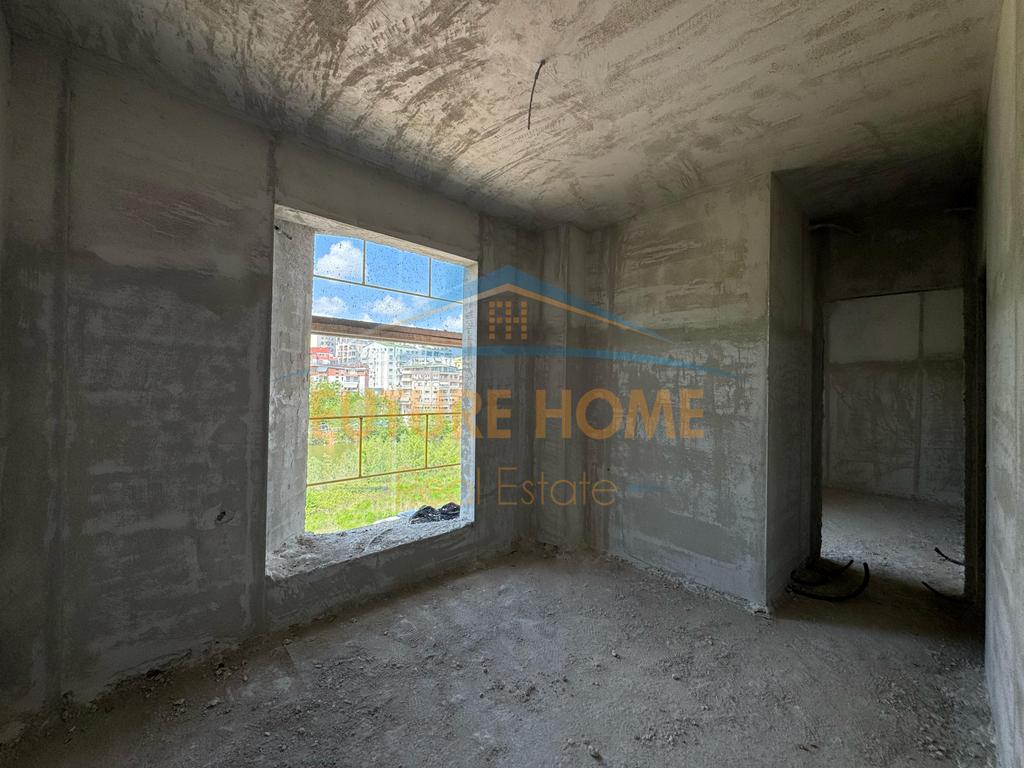 Shitet, Apartament 3+1+2+Post Parkimi, Liqeni i Thatë, Tiranë.