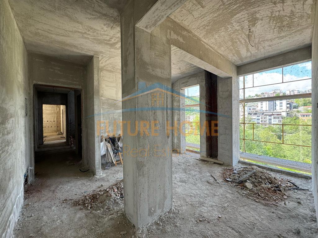 Shitet, Apartament 3+1+2+Post Parkimi, Liqeni i Thatë, Tiranë.