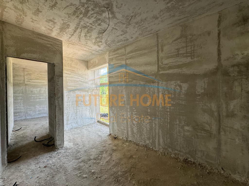 Shitet, Apartament 3+1+2+Post Parkimi, Liqeni i Thatë, Tiranë.