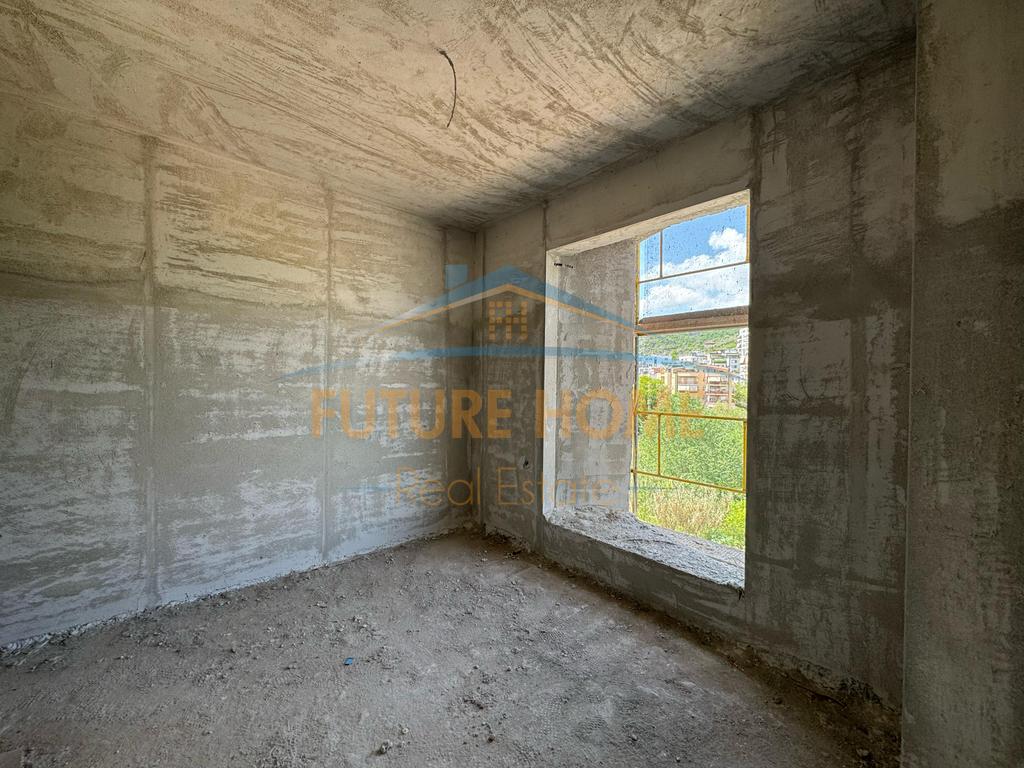 Shitet, Apartament 3+1+2+Post Parkimi, Liqeni i Thatë, Tiranë.