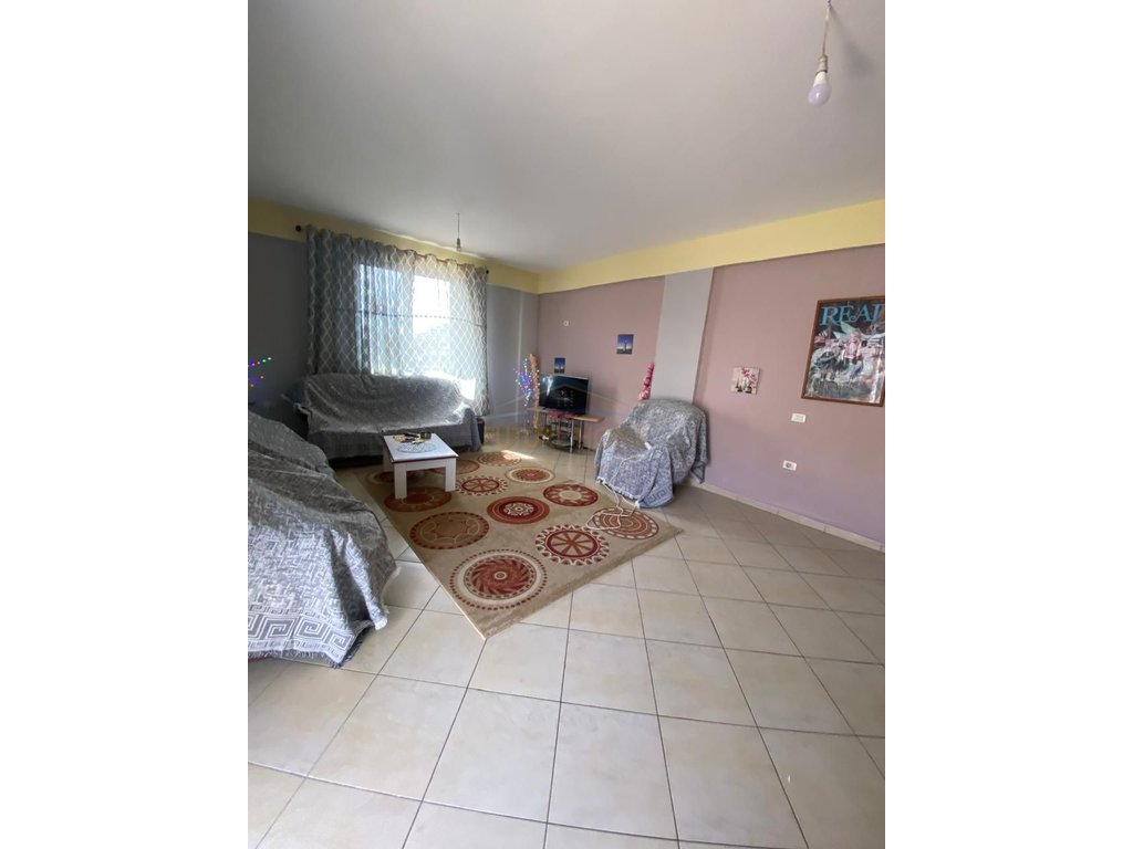 For sale, 3+1+2 Apartment near the Orthodox Church, Vlore.