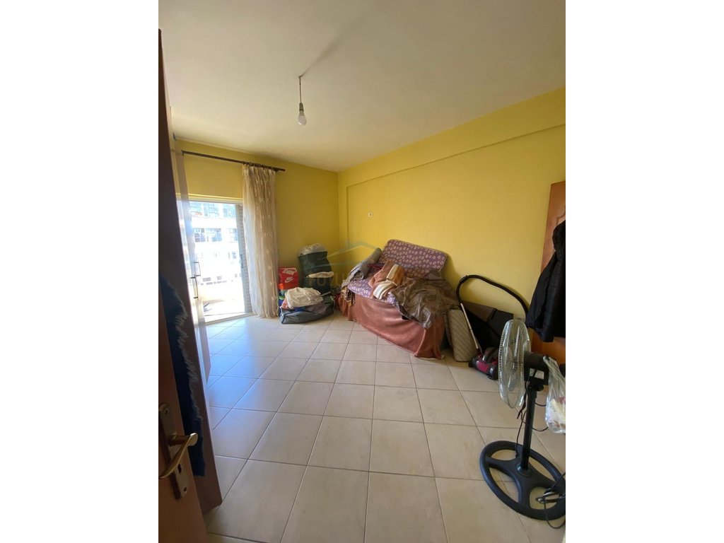 For sale, 3+1+2 Apartment near the Orthodox Church, Vlore.