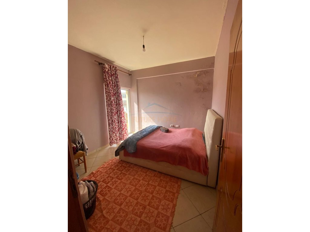 For sale, 3+1+2 Apartment near the Orthodox Church, Vlore.