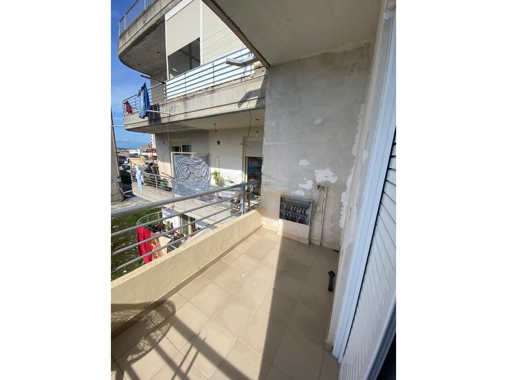 For sale, 3+1+2 Apartment near the Orthodox Church, Vlore.