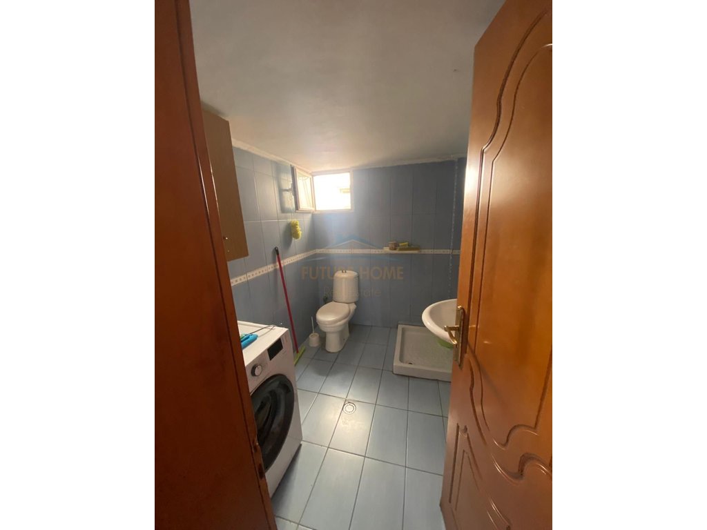 For sale, 3+1+2 Apartment near the Orthodox Church, Vlore.