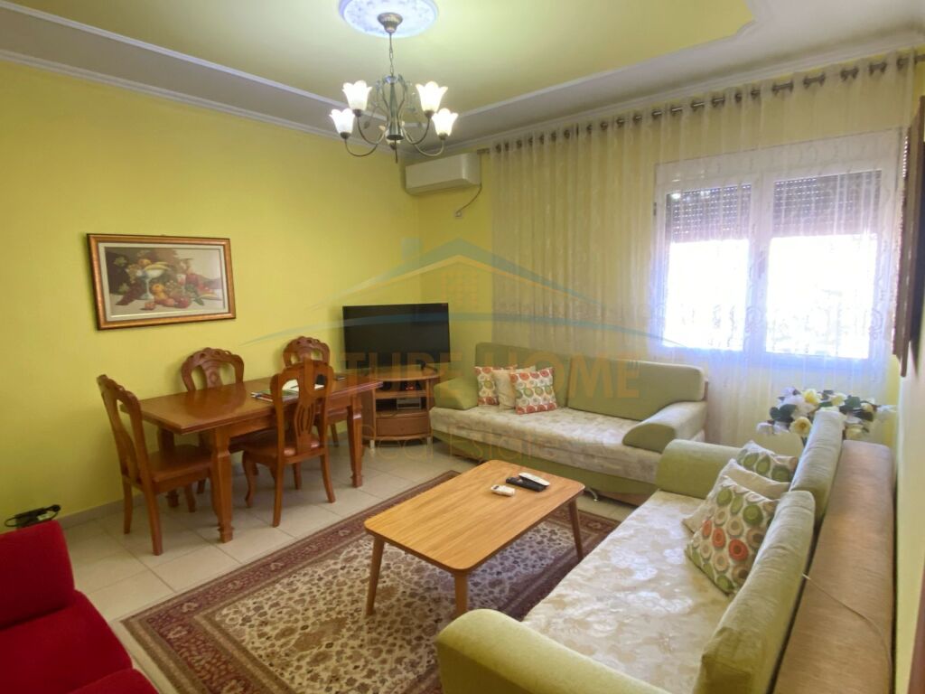 Shitet, Apartament 3+1+2, Rruga Bardhyl