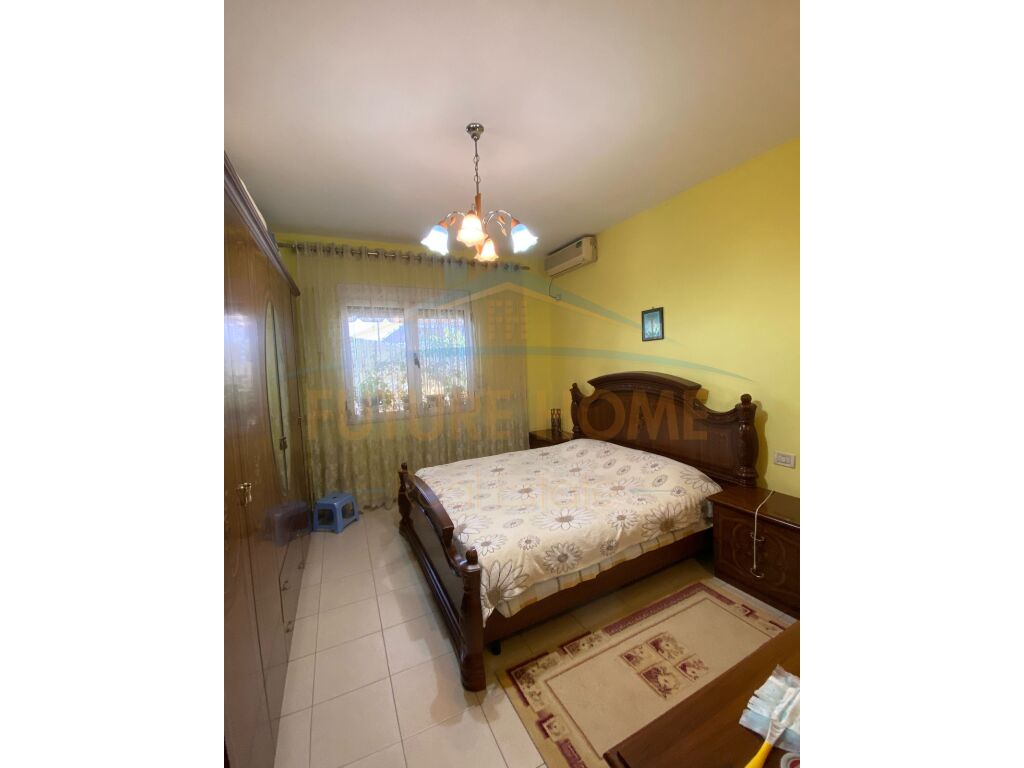 Shitet, Apartament 3+1+2, Rruga Bardhyl